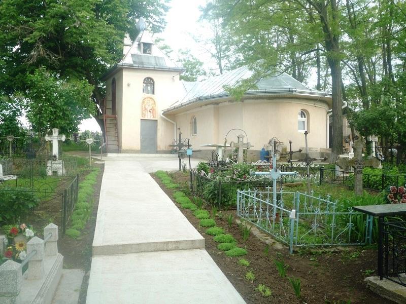 Biserica - vedere exterioară